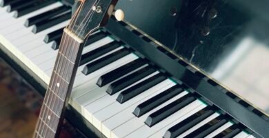 10 Easy Songs for Piano and Guitar